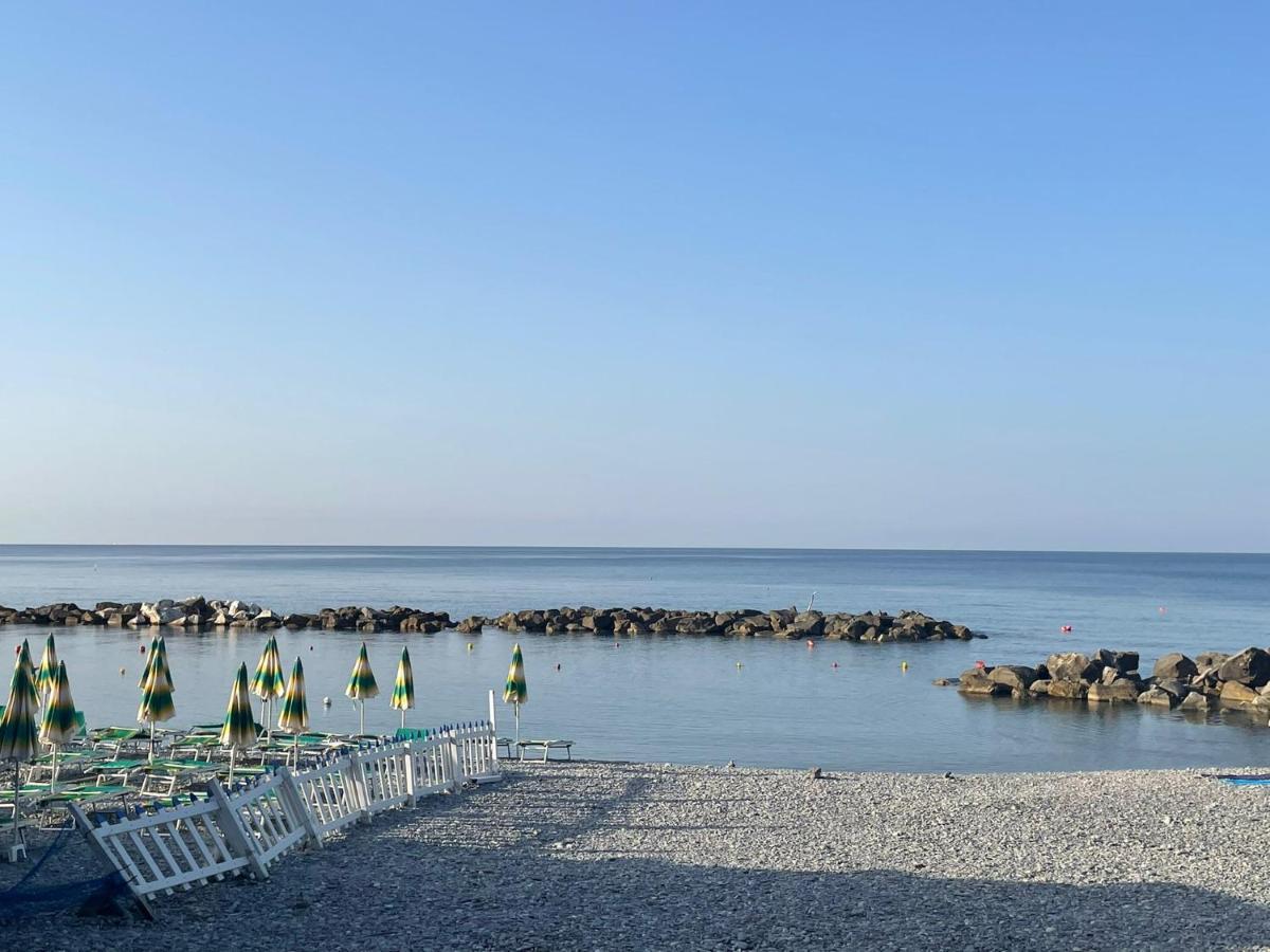 Casa Arcobaleno Lägenhet Ventimiglia Exteriör bild